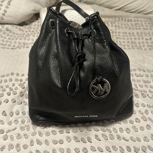 Michael Kors Bucket Leather Bag